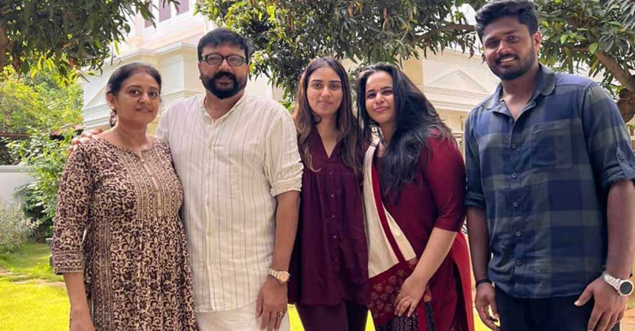 In the picture, Jayaram, Parvathy and their daughter Malavika could be seen with Sanju and his wife Charulatha. Image courtesy: Instagram