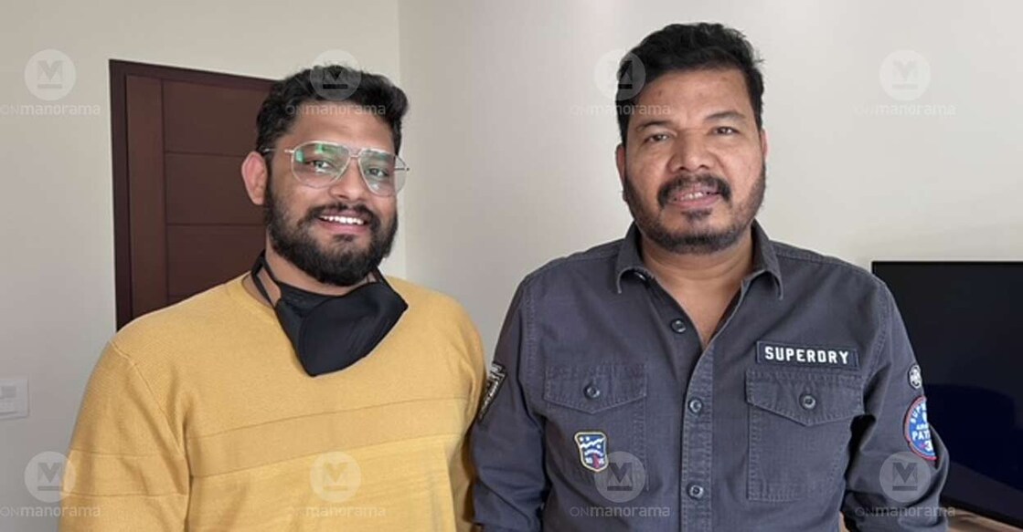 Shameer Muhammad (L) with Shankar. Photo: Manorama