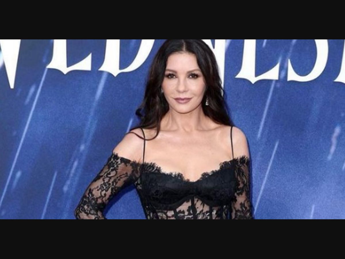 Catherine Zeta-Jones posts a new video with Michael Douglas from Goa:  'India, we love you!