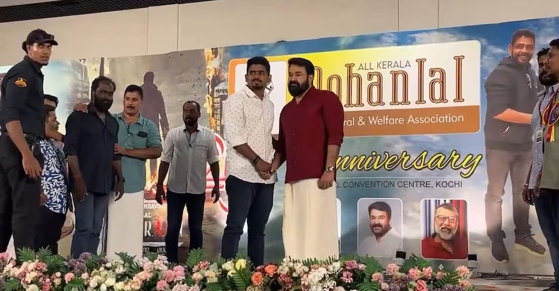 Mohanlal with fans. Photo: Manorama Online