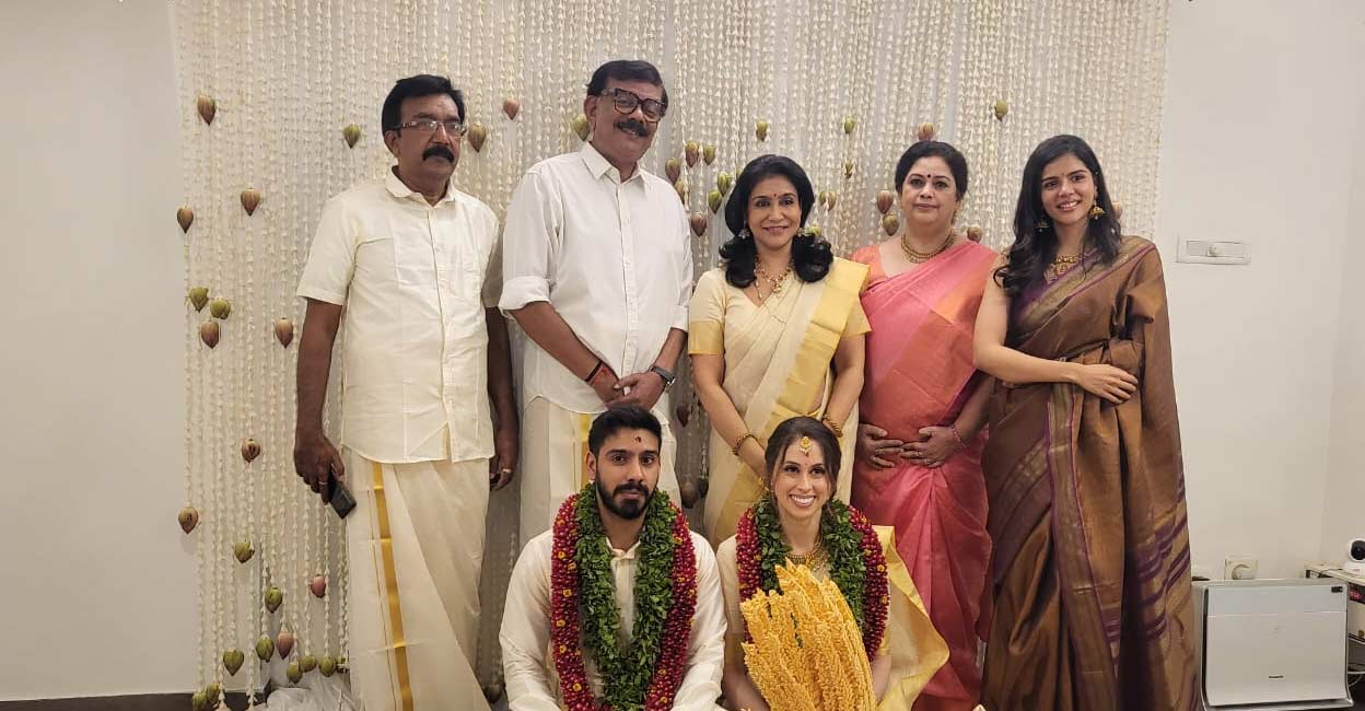 The couple looked lovely in traditional Indian wear. Photo: Manorama online