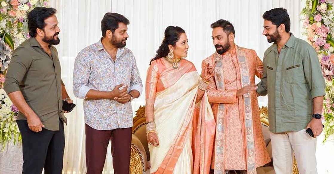 The picture from the wedding of Rahul Madhav and Deepashree posted by actor Saiju Kurup on his social media pages. Photo: Facebook/@saijugkurup