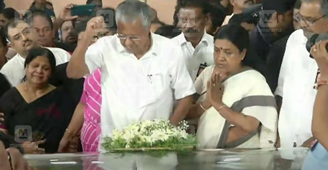 The mortal remains of the actor-politician who passed away in Kochi on Sunday was brought to the Irinjalakuda Town Hall in the afternoon. Video grab: Manorama News
