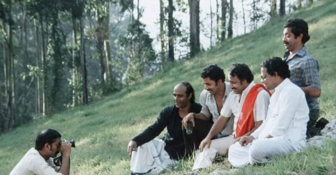 Bharat Gopi, Nedumudi Venu, Innocent and James can be seen posing for a photo. Photo: Reddit