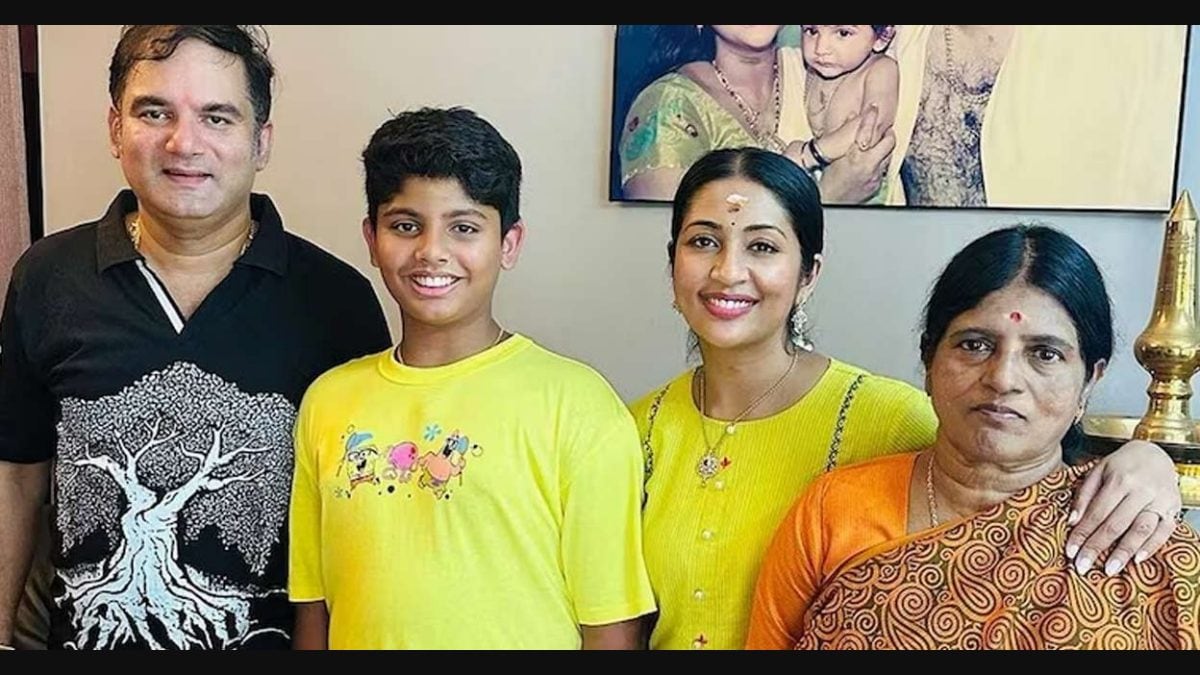 Navya Nair responds to separation rumours, drops happy family pic |  Entertainment News | Onmanorama