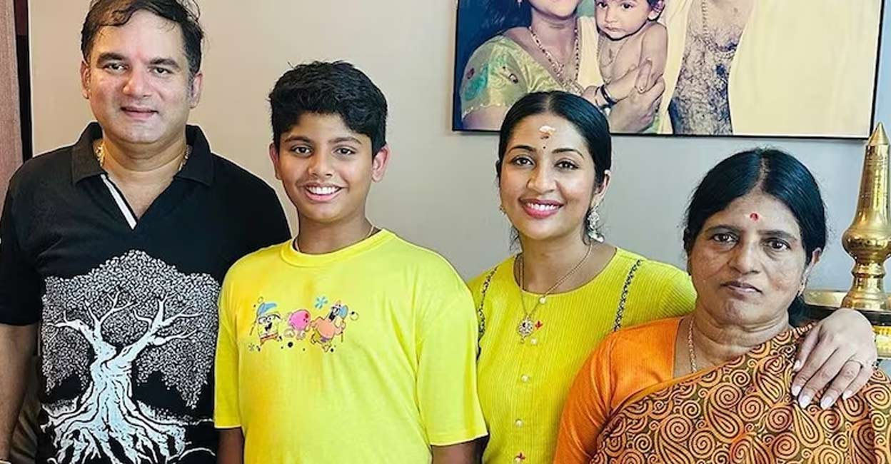 navya-nair-sawant-family-pic Navya Nair's husband Santhosh Menon is a Mumbai-based businessman. Photo: Instagram | navyanair143