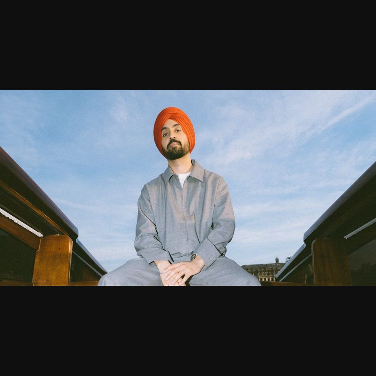 Heartwarming Moment: Diljit Dosanjh Embracing Mom \u0026 Sister at Concert, image size:1200x1200