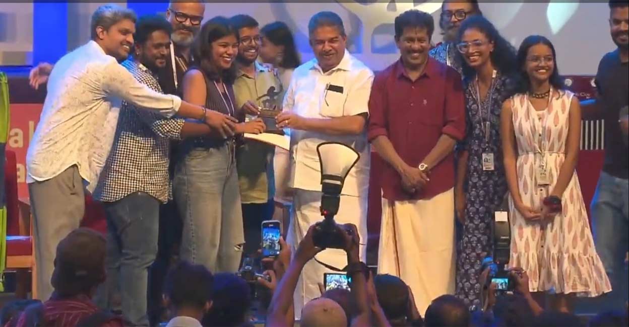 Onmanorama journalists receiving the award of the best online media award at IFFK from Minister for Culture, Saji Cherian(5R). Kerala State Chalachitra Academy (KSCA) chairman Prem Kumar (4R) looks on. Photo: Special arrangement