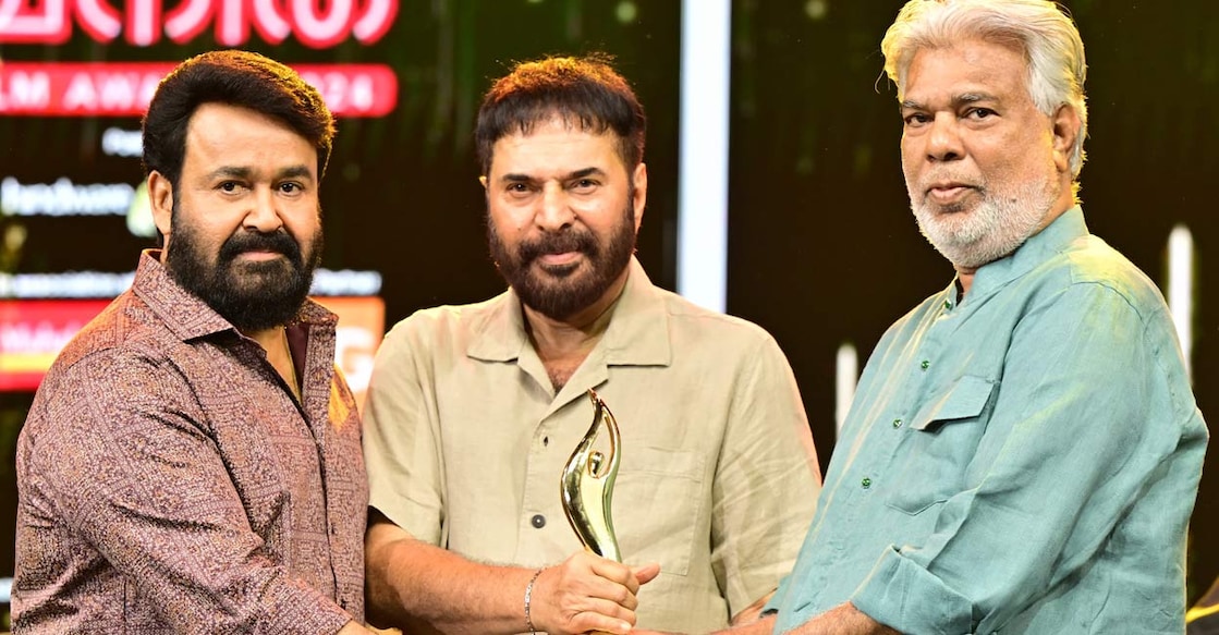 Mohanlal and Mammootty presented the Life Time Achievement award to filmmaker Joshiy at the event. Photo | Attlee Fernandez (Manorama)