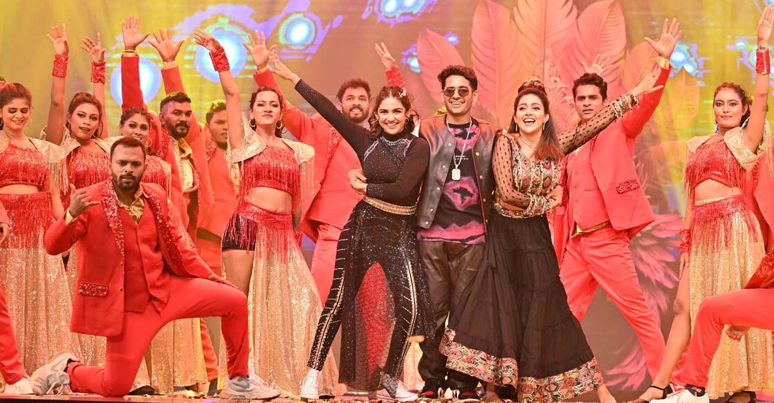 Mamitha Baiju leading the dance performance at the Mazhavil Entertainment Awards 2024. Photo: Manorama