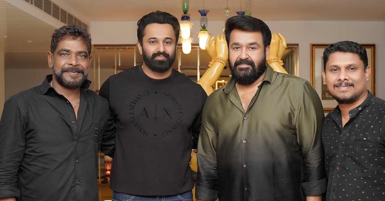 Unni Mukundan with Mohanlal and Antony Perumbavoor. Photo: Instagram