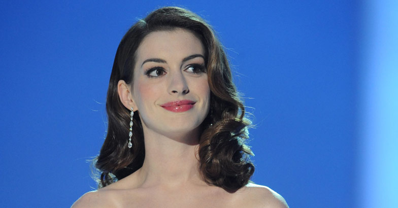 Anne Hathaway's nude photos: Twitterati not amused