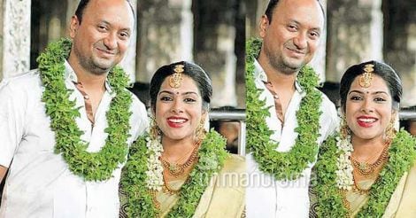 Actress 'Kadhal' Sandhya enters into wedlock