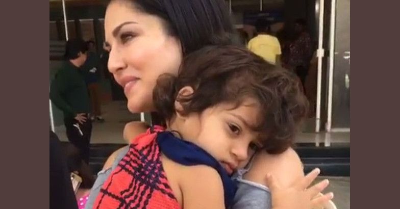 Sany Leon Beef - Sunny Leone's 'adorable' little fan doesn't want to leave her | Video | sunny  leone | little girl | photos | videos | films | porn star | social media |  instagram | Entertainment News | Movie News | Film News