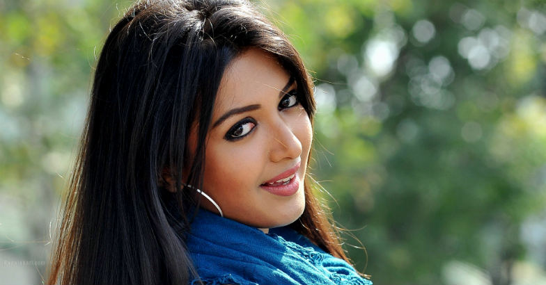 Catherine Tresa Is Trisha S Replacement Entertainment News