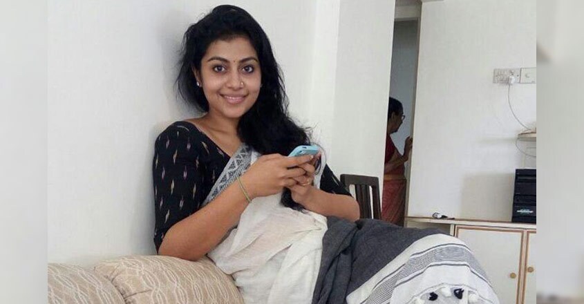 'Pretham' Sruthi is back as 'Sheena Miss' in 'Nonsense' 'Pretham' Sruthi is back as 'Sheena Miss' in 'Nonsense'