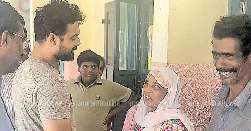 Actor Tovino lauds Malayali's unity for overcoming floods fast Actor Tovino lauds Malayali's unity for overcoming floods fast