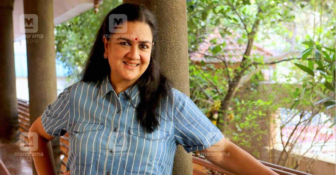 Urvashi is currently acting in her 700th film ‘Appatha’ (Tamil), coincidentally, directed by Priyadarshan. Photo: Manorama