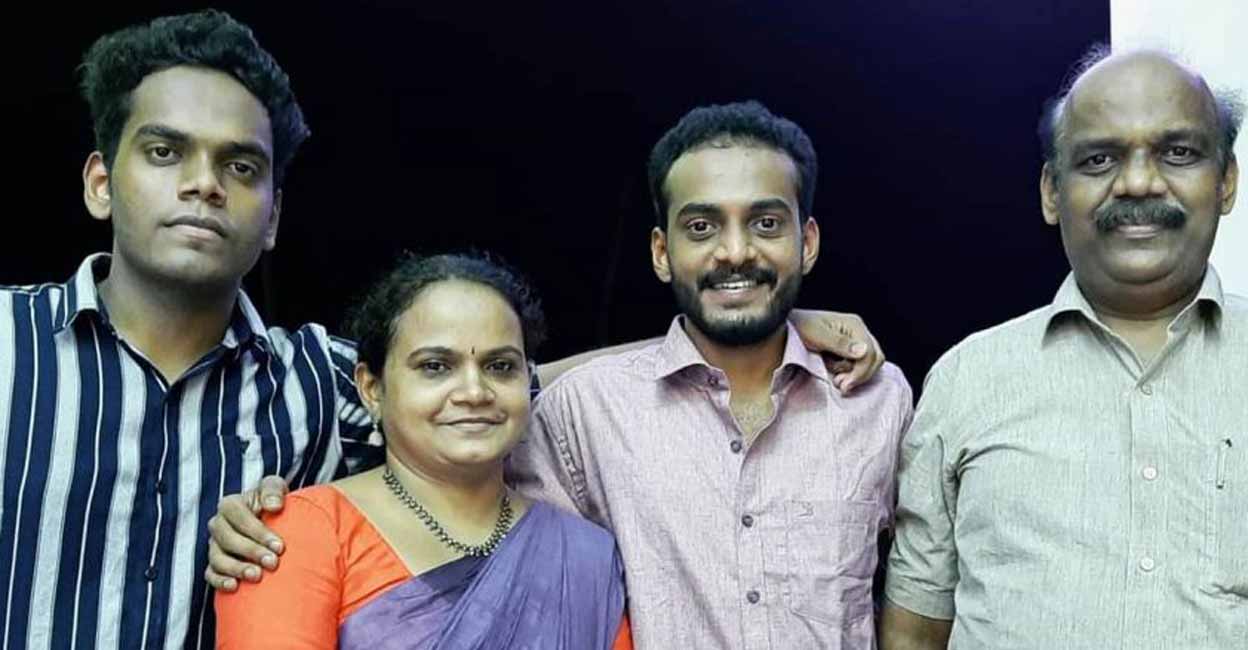 devadath-shaji-parents-c devadath-shaji-parents-c