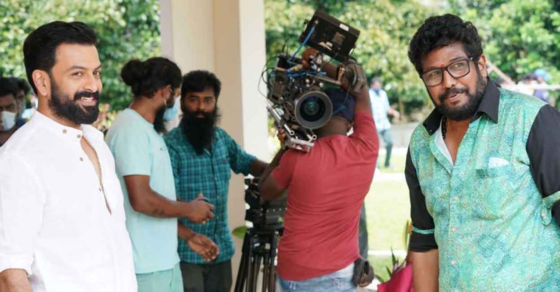 Shaji Kailas (R) with Prithviraj on the sets of the film Kaduva