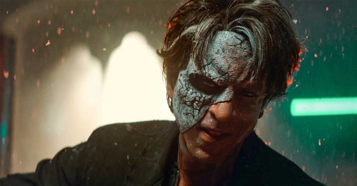 King Khan unquestionably succeeds in keeping the audience riveted to their seats until the credits roll. Photo: IMDb