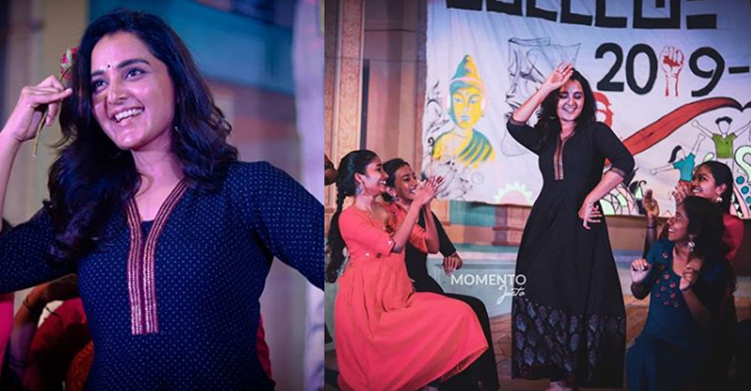 manju-warrier-kannadi-koodum-dance manju-warrier-kannadi-koodum-dance