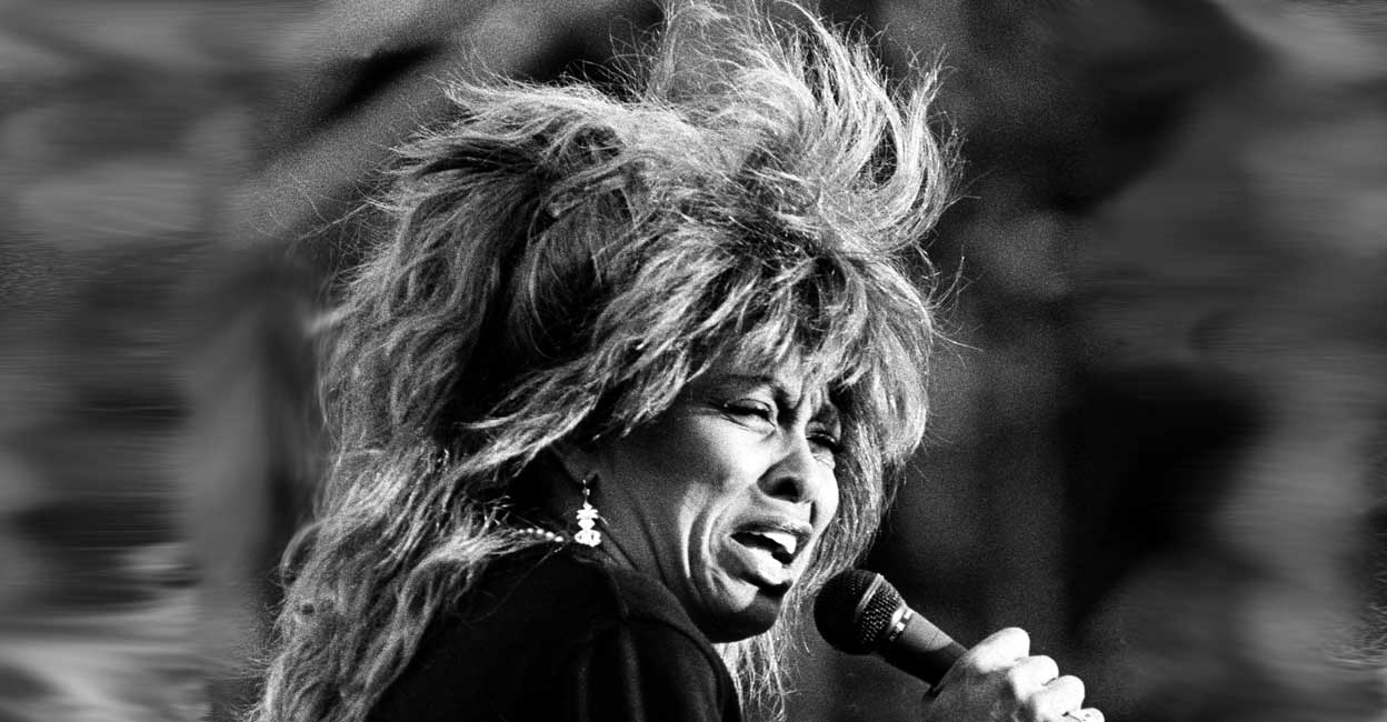 PEOPLE-TINA-TURNER Tina Turner performs during her world tour 87 at the summer open air concert in Hamburg, Germany July 3, 1987. REUTERS/Michael Urban/File