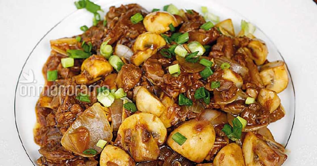 Stir fried beef with onion and mushroom