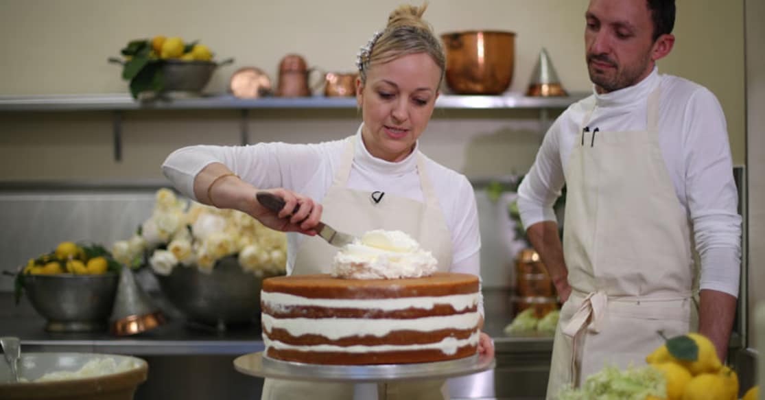 Designer Claire Ptak puts finishing touches to the cake for the wedding of Prince Harry and Meghan Markle | Photo : Reuters
