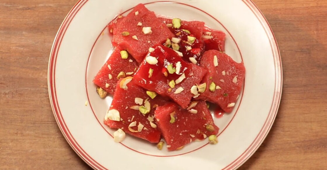 Strawberry barfi