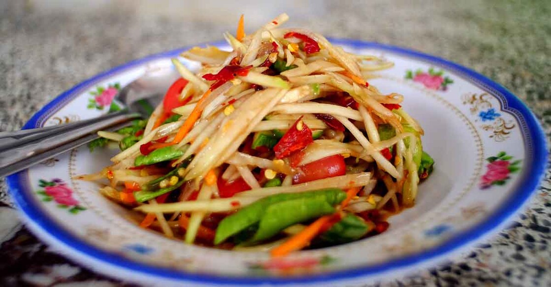 raw papaya salad