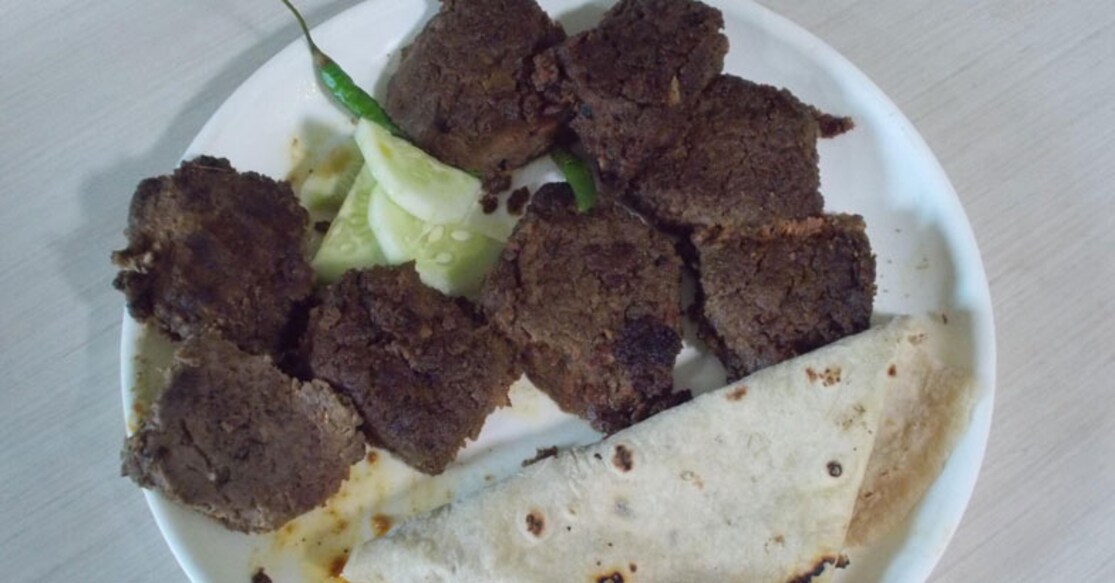 Mutton Kebab Lucknow's famous galawati kabab. The legend goes that this melt-in-the-mouth patty was created in 1905 by an one-armed chef Haji Murad Ali "Tunda" for an ageing nawab with no teeth who yearned for a kabab.