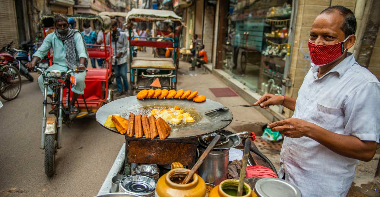 delhi-chaat A street vendor making aloo tikkis in Delhi. Photo: Shutterstock Images