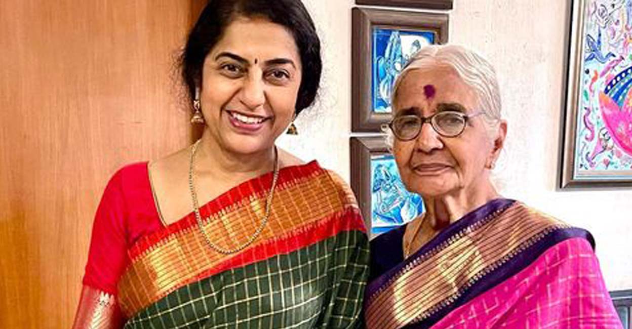 Suhasini and her mother Komalam Charuhasan