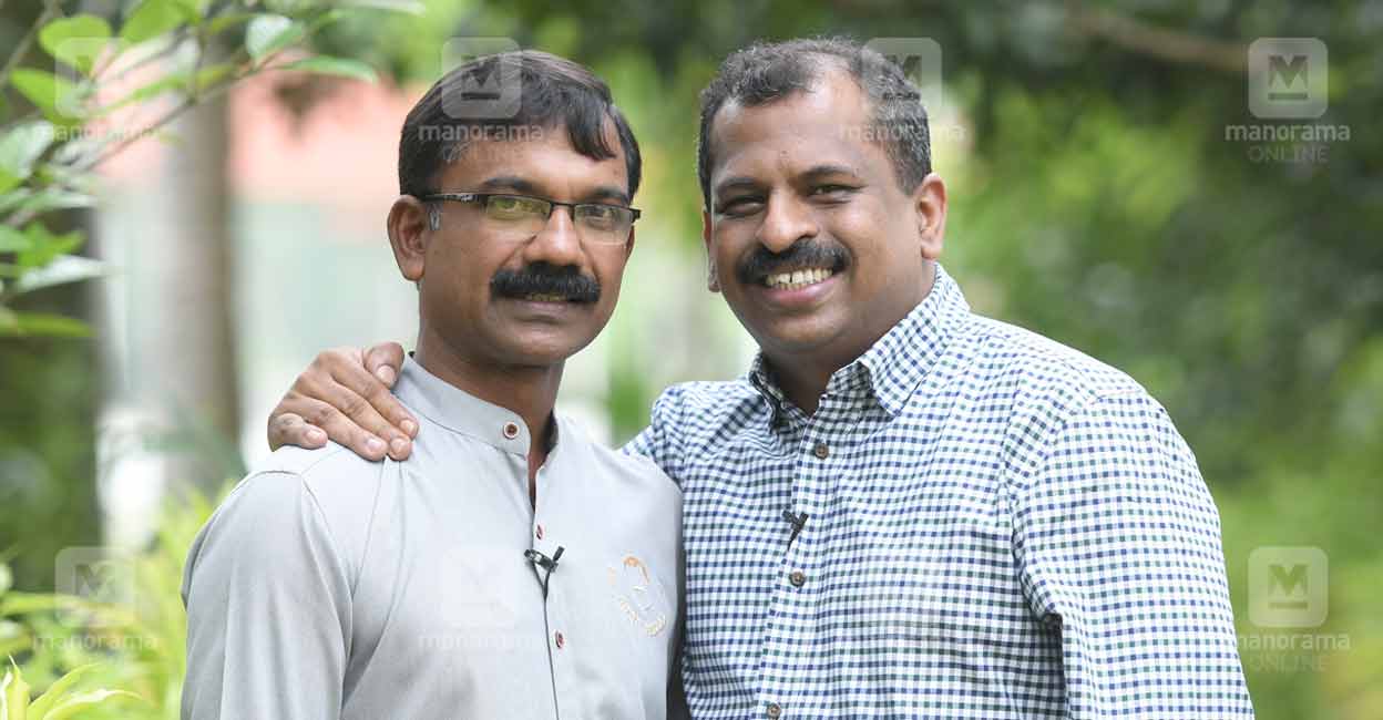 A story that beats fiction: How fate brought Chef Pillai to his long-lost friend | Video Chef Suresh Pillai (R) and his friend K K Suresh (L). Photo: Mnaoramaonline