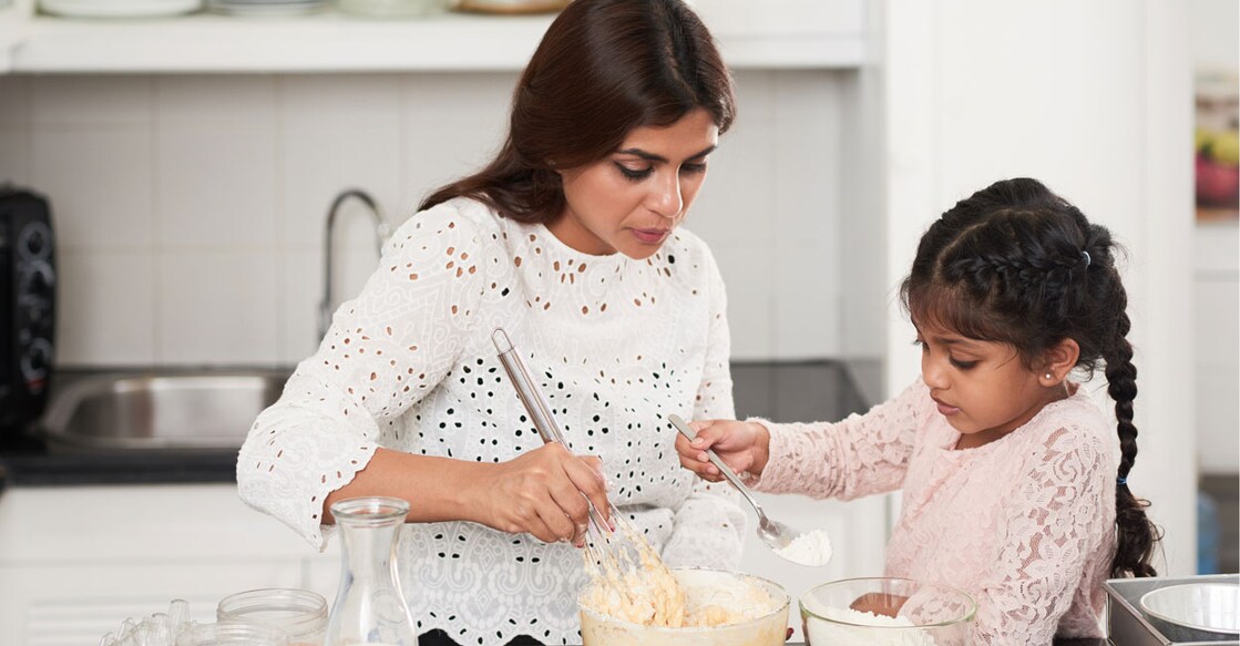  Working in the kitchen supports the development and strengthening of our finger muscles: Shutterstock/Dragon Images