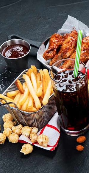 Avoid eating these food items after 6 in the evening to stay fit Representative image: Shutterstock/Tatjana Baibakova