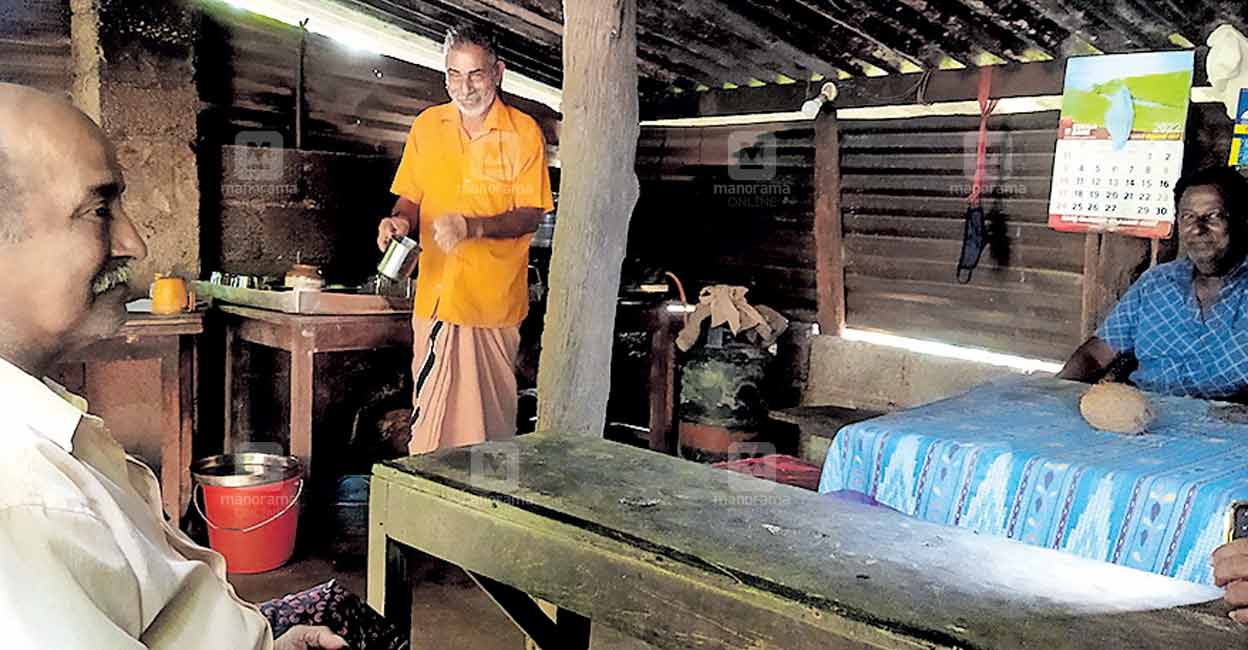 pathanamthitta-thannithodu-kk-para-vanchipady-tea-shop Gopi's 50-year-old tea stall at Vanchipadi in Thannothodu. Photo: Manorama