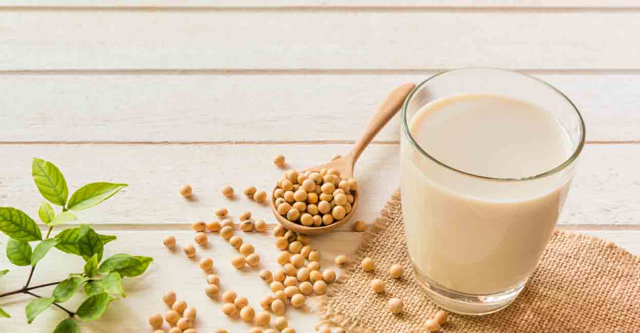 soy-milk Photo: Shutterstock/somrak jendee