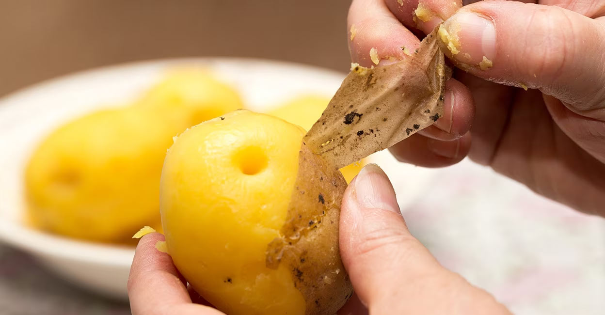 peeled-potato A deep colander is used to peel and mash potatoes in one stretch. Photo: Shutterstock/schankz
