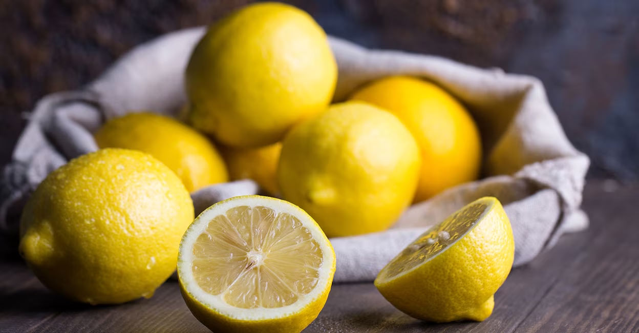 Care should be taken not to pair up lemon with spicy, hot food, dairy products, aromatic spices and red wine. Photo: iStock/Oxyzay
