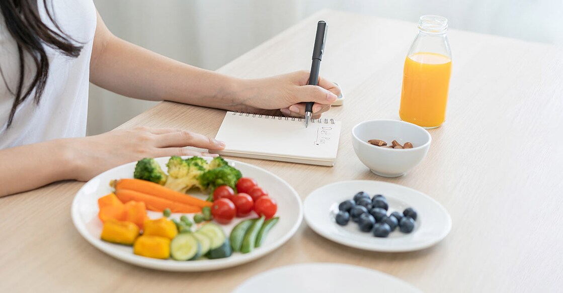 Our subscribers chose to read stories giving guidance on healthy eating more than those on quirky food trends, recipes, or restaurants. Photo: Shutterstock/Kmpzzz