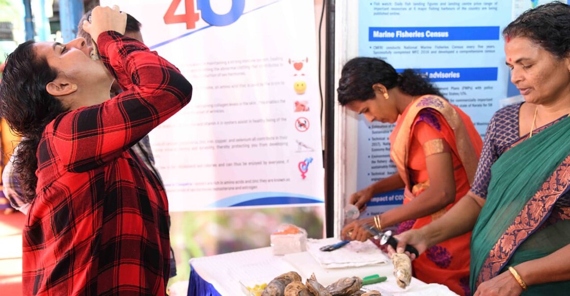  A huge rush was experienced to consume the oyster's live. Photo: Special arrangements