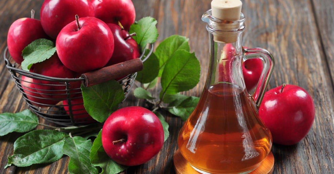apple cider vinegar Apple cider vinegar can help reduce uric acid. Photo: Photo: Shutterstock/mama_mia