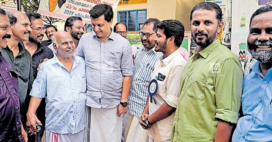 Gopalan Nair (left middle) ran the hotel named 'Sree Krishna Lunch Home' near St. Joseph’s school in Kozhikode, where minister Mohamed Riyas (right, middle) was a student. Photo: Manorama