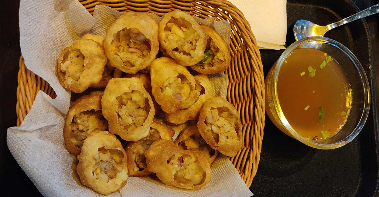 Basic ingredients of traditional pani puri are the hollow puri, flavoured water, onion, chickpeas, tamarind chutney, chaat masala and mashed potato. Representative image/iStock/Ashok Bhattarai