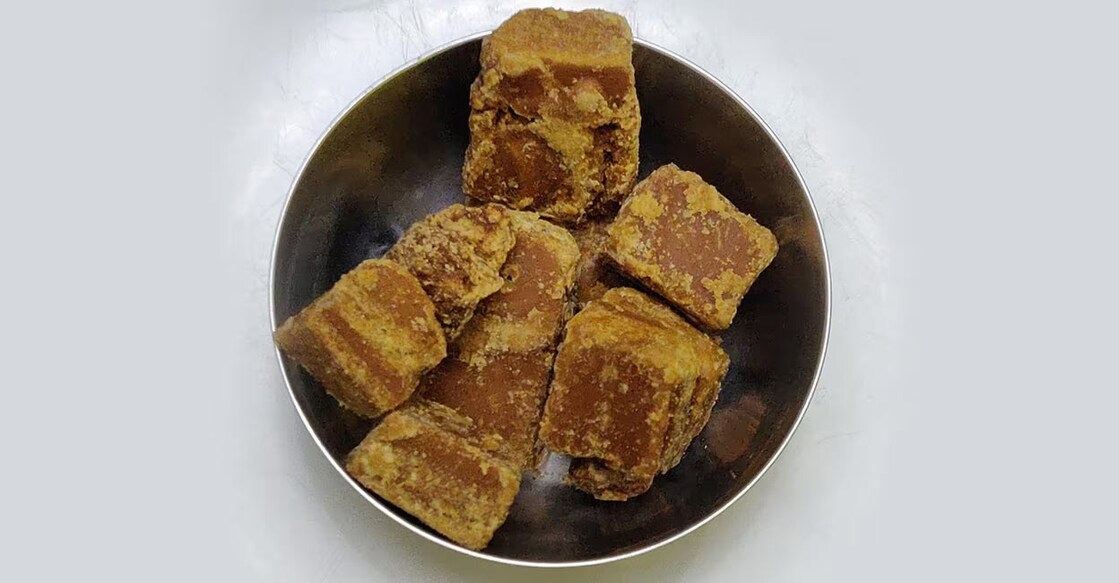 Consuming jaggery helps to compensate for the nutrient deficiency in the body and strengthens the digestive system. Photo: iStock/Avadhesh Maurya

