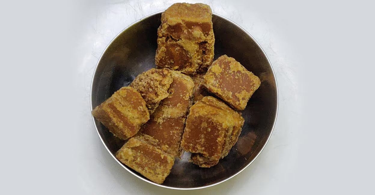 Consuming jaggery helps to compensate for the nutrient deficiency in the body and strengthens the digestive system. Photo: iStock/Avadhesh Maurya

