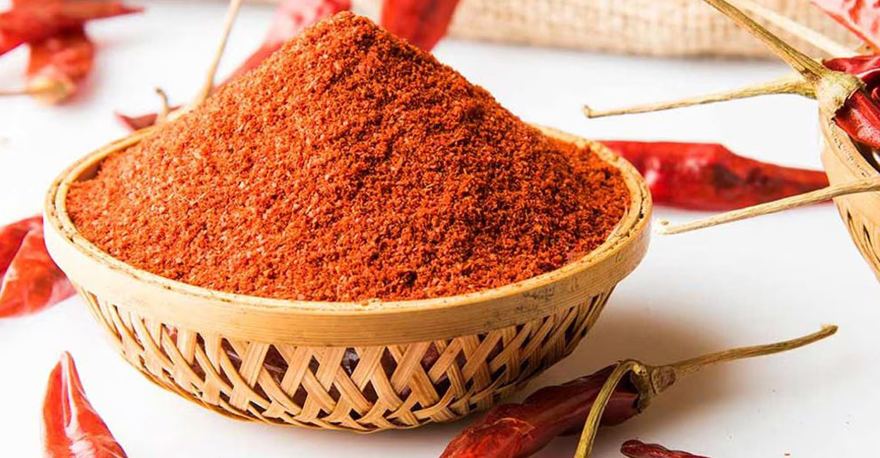 Often, chilli powder is adulterated with brick powder, salt powder, talc powder, soapstone, and the like. To lend colour, harmful artificial chemicals are used. Photo: 
iStock/Subodhsathe
