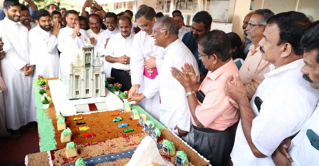 The The 80-kg modelled after Athirampuzha Church was distributed among devotees who attended the ‘Athirampuzha kodiyettu’. Photo: Manorama